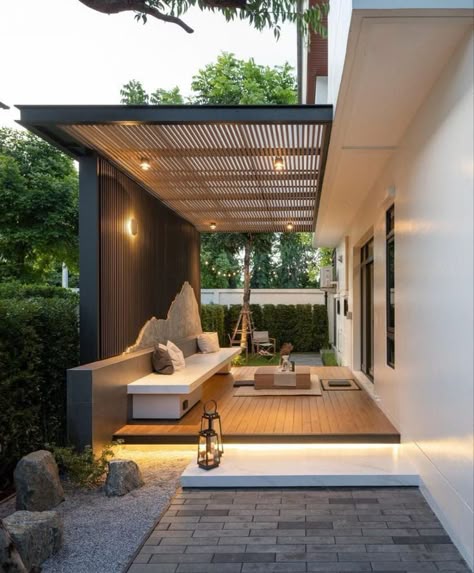 558 Park Dr — Primary Suite