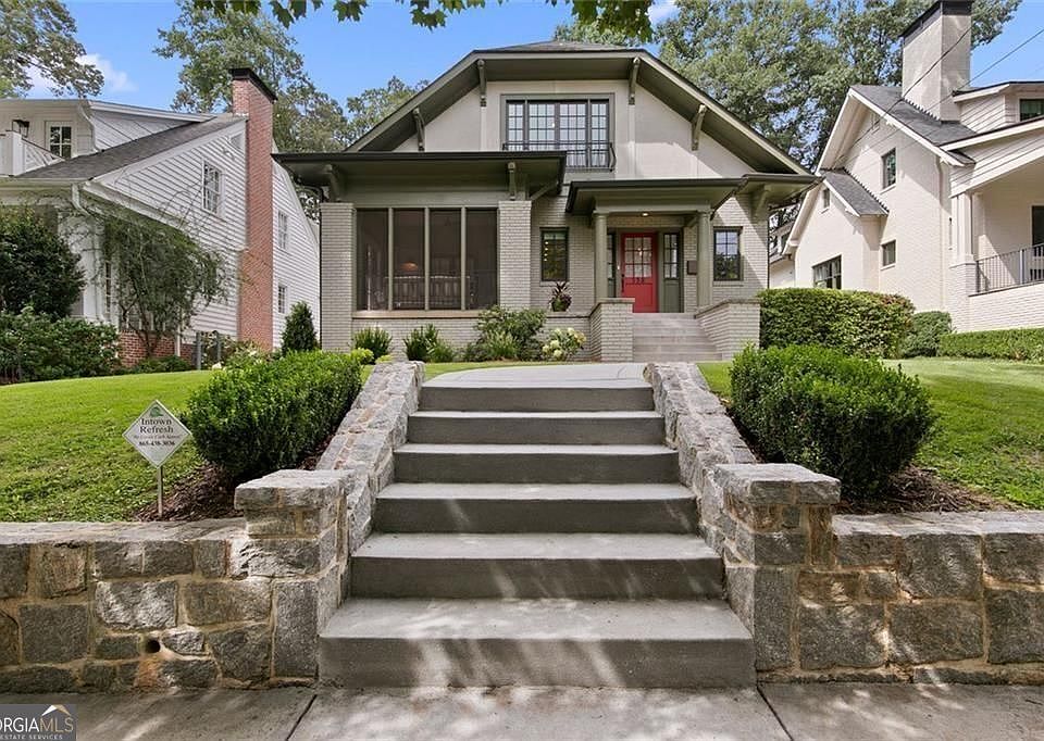 558 Park Dr — Front Facade